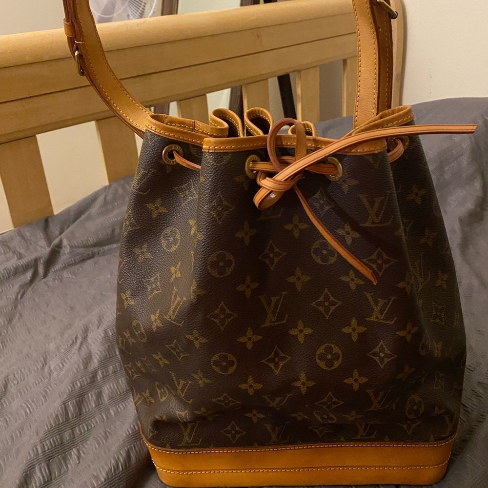 Authentic Louis Vuitton Petite Noe GM